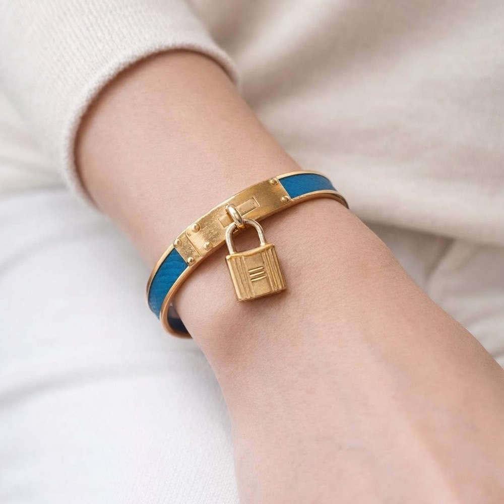 Hermès Kelly Cadena Lock in leather blue cobalt and gold - Picture 2 of 2